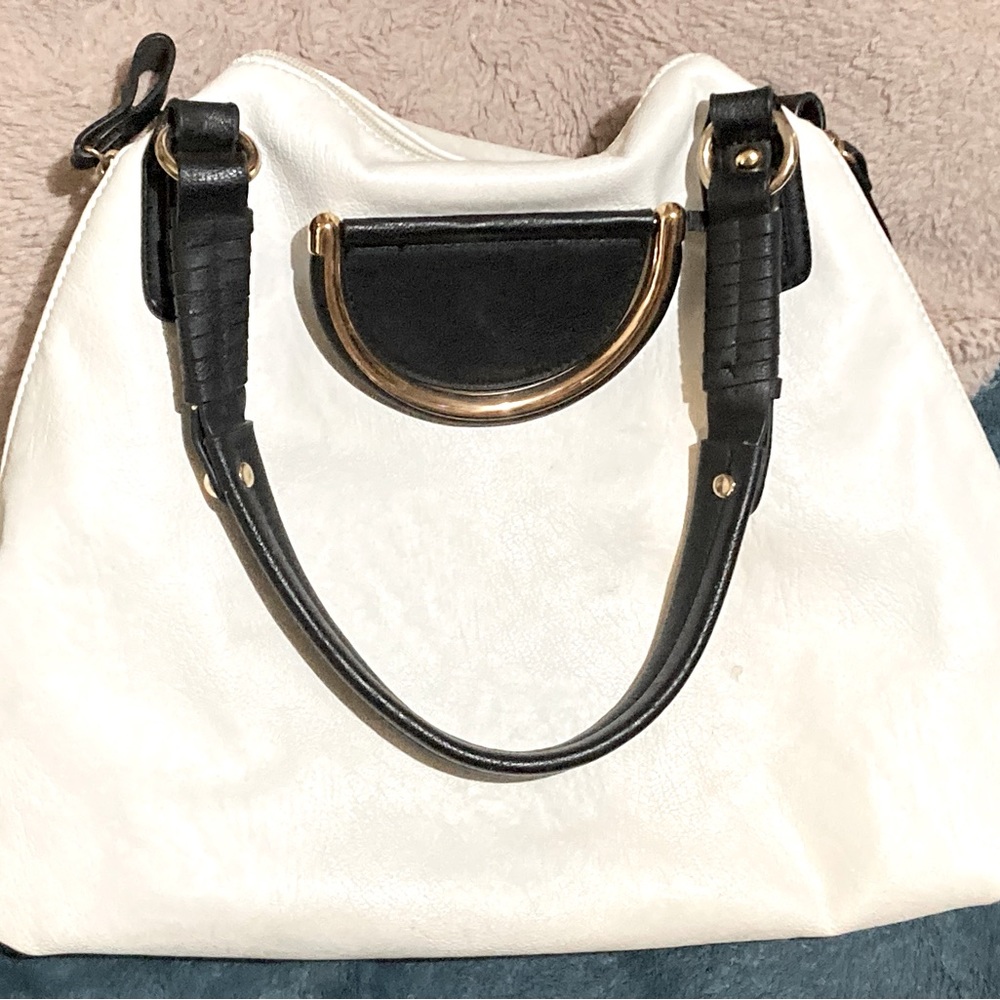 Black Rivet White and Black Purse with black and white paisley print inside